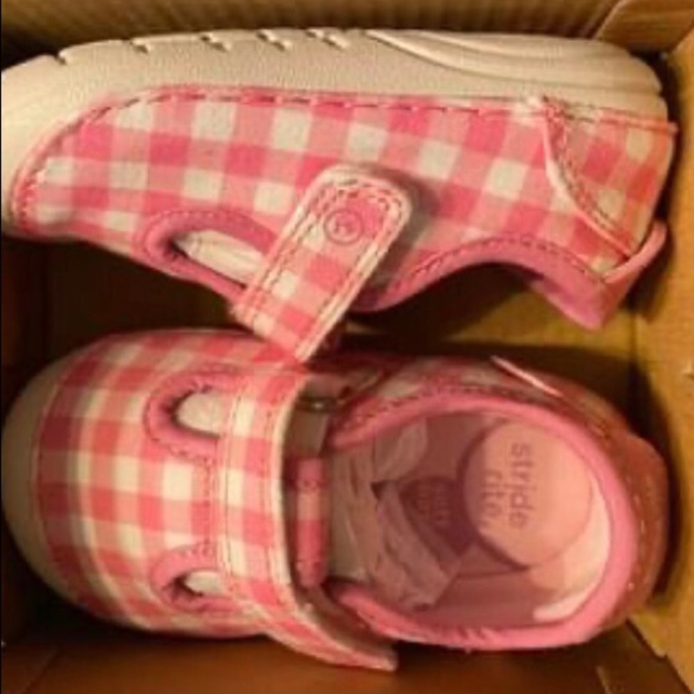 Like New Stride rights size 4.5
